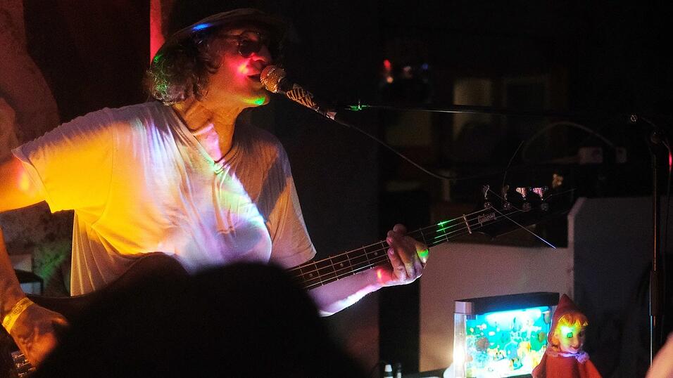 Partykl&auml;nge und z&uuml;nftige Kapellen, f&uuml;r jeden Nachtschw&auml;rmer in Tracht war etwas dabei.