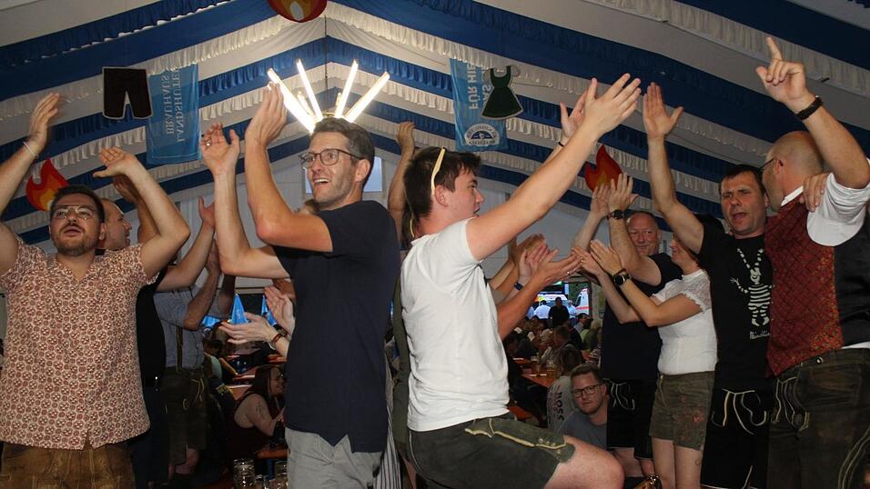 Zur Musik von Headless wurde ausgelassen gefeiert.
