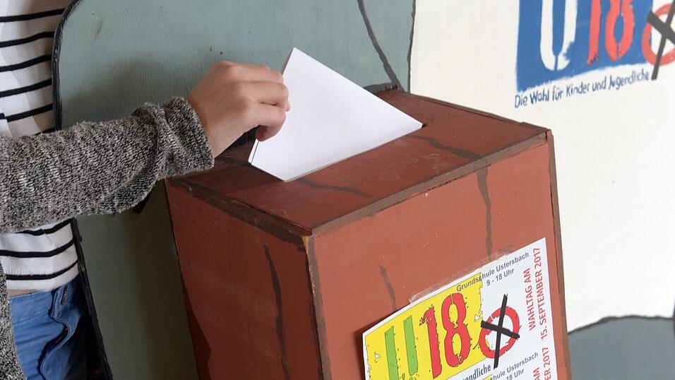 Die U18-Wahl soll in diesem Jahr erstmals in Bayern auch digital stattfinden. Klassische Wahllokale wird es aber ebenso geben. (Symbolbild)