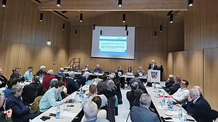 Am Dienstag fand in Kirchdorf im Wald die Haushaltssitzung des Kreistages statt, in dessen Rahmen auch ein Appell an den Bezirkstagspräsidenten gerichtet wurde. Am Dienstag fand in Kirchdorf im Wald die Haushaltssitzung des Kreistages statt, in dessen Rahmen auch ein Appell an den Bezirkstagspräsidenten gerichtet wurde.