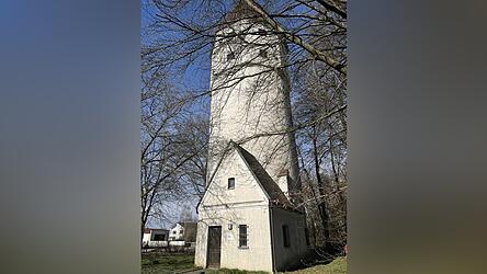 Der Wasserturm wartet auf den richtigen K&auml;ufer.