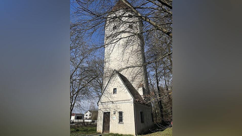 Der Wasserturm wartet auf den richtigen Käufer. Der Wasserturm wartet auf den richtigen Käufer.