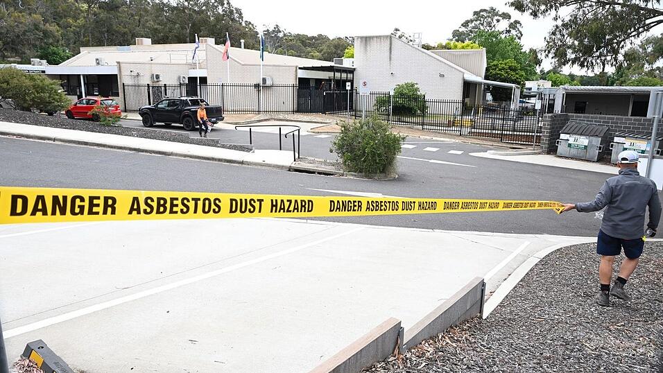 Asbest gilt als sehr gesundheitsschädlich. Asbest gilt als sehr gesundheitsschädlich.