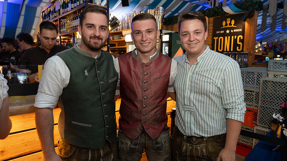 Die Partybilder vom Donnerstag, 17. August 2023, aus dem Festzelt Wenisch. Die Partybilder vom Donnerstag, 17. August 2023, aus dem Festzelt Wenisch.