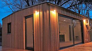 Beispiele in der Pr&auml;sentation zeigten Bauten eines Landshuter Unternehmens, das die Sch&uuml;ler unterst&uuml;tzte.