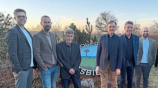 Die Golfclub-Vorstandschaft (von links): Tobias Rostalski, Jürgen Hausladen, Franz Bacher, Präsident Richard Erhardsberger, Dietmar Schnabel, Matthias Beiderbeck, Helmut Hunger.