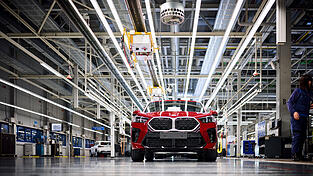 Das Werk Regensburg wird in diesem Jahr seinen Bestwert von 342.521 produzierten Automobilen aus dem Vorjahr noch einmal übertreffen. Das Werk Regensburg wird in diesem Jahr seinen Bestwert von 342.521 produzierten Automobilen aus dem Vorjahr noch einmal übertreffen.