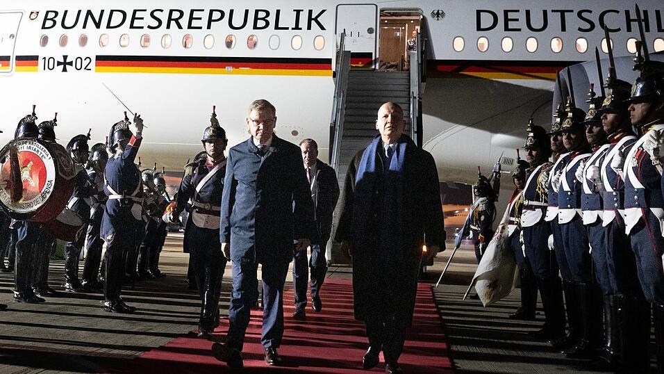 Außenminister Johann Wadephul (CDU) bei der Ankunft in Argentinien. Außenminister Johann Wadephul (CDU) bei der Ankunft in Argentinien.