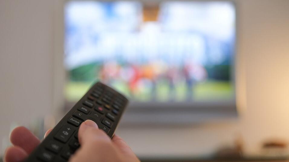 Die Umsätze mit klassischer Unterhaltungselektronik wie Fernsehern gehen in Deutschland weiter leicht zurück. (Archivbild) Die Umsätze mit klassischer Unterhaltungselektronik wie Fernsehern gehen in Deutschland weiter leicht zurück. (Archivbild)
