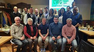Sie bewerben sich um einen Sitz im Stadtrat. Ganz rechts sitzend Listenf&uuml;hrer Martin Schneider.