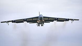 B-52-Bomer stürzt in Kalifornien ab. (Symbolbild) B-52-Bomer stürzt in Kalifornien ab. (Symbolbild)