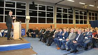 Landwirtschaftsminister Alois Rainer bei seiner Rede auf dem Neujahrsempfang in der Turnhalle der Grundschule Laberweinting