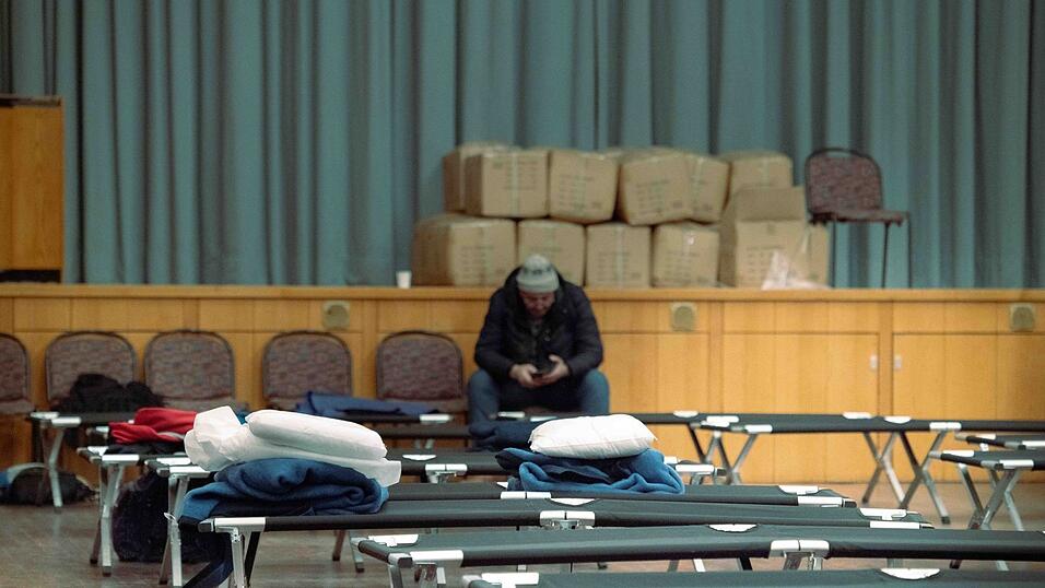 Einige wollen die Nacht trotz K&auml;lte in der eigenen Wohnung verbringen.