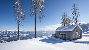 Wenn am Nachmittag die letzte Bergbahn vom Goldeck ins Tal gefahren ist, ist man im Biwak 'Himmel' ganz allein mit der Natur.