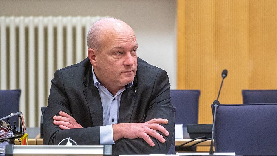 Nachdem das erneute Gerichtsverfahren gegen den früheren Regensburger Oberbürgermeister Wolbergs in München mehrfach verschoben worden war, hat das Landgericht jetzt Termine festgelegt. (Archivbild) Nachdem das erneute Gerichtsverfahren gegen den früheren Regensburger Oberbürgermeister Wolbergs in München mehrfach verschoben worden war, hat das Landgericht jetzt Termine festgelegt. (Archivbild)