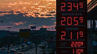 Die Spritpreise steigen &ndash; Aktien, Gold und Silber sind unter Druck.