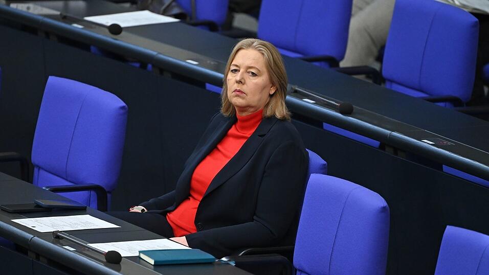 Arbeitsministerin Bärbel Bas (SPD) will bei der Rente nicht kleinbeigeben. (Archivfoto) Arbeitsministerin Bärbel Bas (SPD) will bei der Rente nicht kleinbeigeben. (Archivfoto)