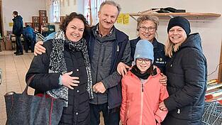 Fritz und Gerlinde Danner mit Familie empfingen am letzten &Ouml;ffnungstag nochmals ihre Kunden.