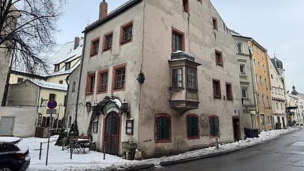 Im Sauseneck bricht eine neue Zeitrechnung an, auch wenn sich optisch nicht zu viel &auml;ndern d&uuml;rfte. Der 1768 erg&auml;nzte barocke Erker etwa soll in jedem Fall erhalten bleiben. Und auch die Kneipe wird es weiterhin geben.