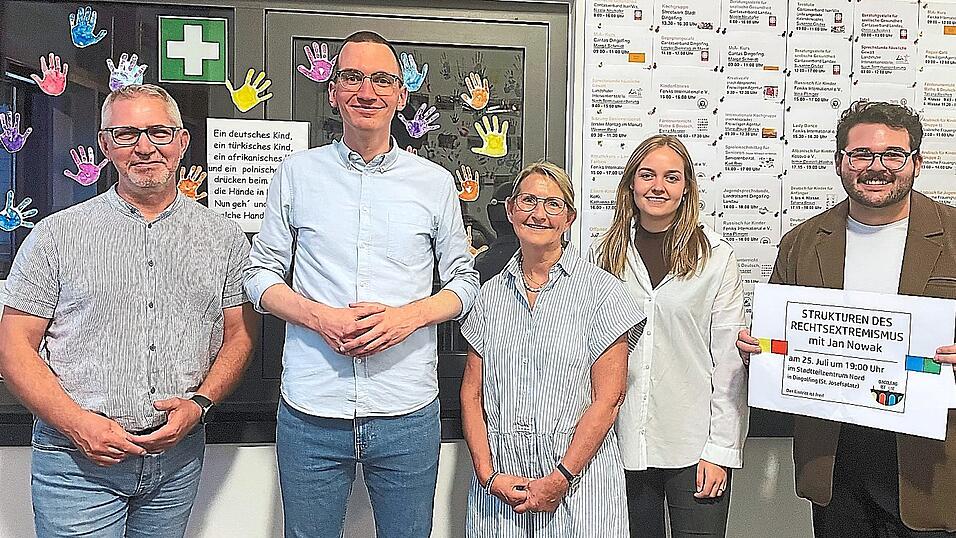 Von links: Cengiz Kahya (B&uuml;rgerinitiative), Jan Nowak, Uta Kager (B&uuml;rgerinitiative), Maja Kurz (Stadtteilzentrum Nord) und Simon Palko (B&uuml;rgerinitiative).