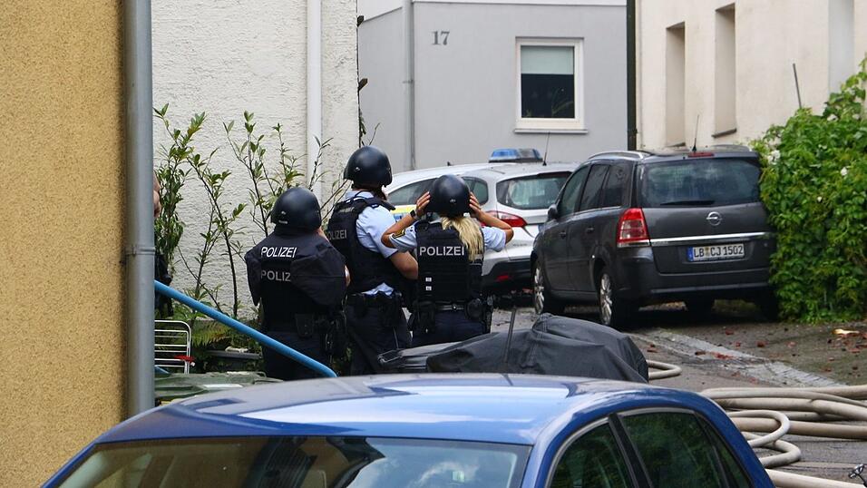 Die Polizei war mit zahlreichen Kräften am Ort. Die Polizei war mit zahlreichen Kräften am Ort.