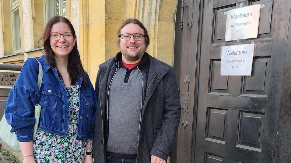 Johannes Spielbauer, Stadtrat und OB-Kandidat der Partei Die Linke, mit seiner Lebensgefährtin Rebecca Pummer, die auf Platz 1 der Liste kandidierte. Johannes Spielbauer, Stadtrat und OB-Kandidat der Partei Die Linke, mit seiner Lebensgefährtin Rebecca Pummer, die auf Platz 1 der Liste kandidierte.