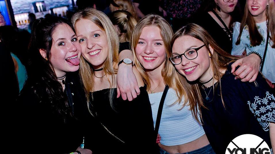 Bei der 'Young & Crowd'-Veranstaltung in der Diskothek Onyx wurde am Freitag ausgelassen gefeiert. Bei der 'Young & Crowd'-Veranstaltung in der Diskothek Onyx wurde am Freitag ausgelassen gefeiert.