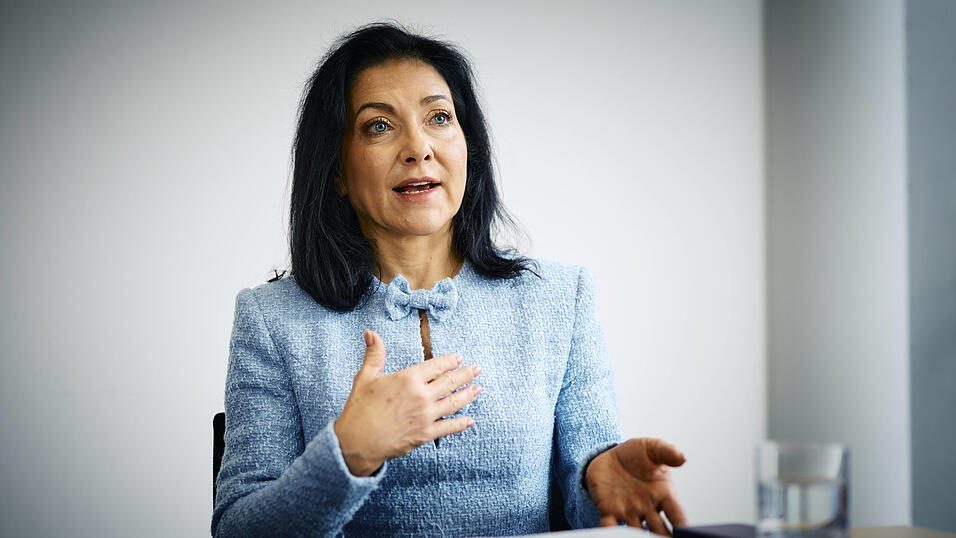 &bdquo;Kurzfristig k&ouml;nnen wir den Autofahrern leider nicht versprechen, dass der Preis sp&uuml;rbar nach unten geht&ldquo;, sagt Katherina Reiche (CDU), Bundesministerin f&uuml;r Wirtschaft und Energie.