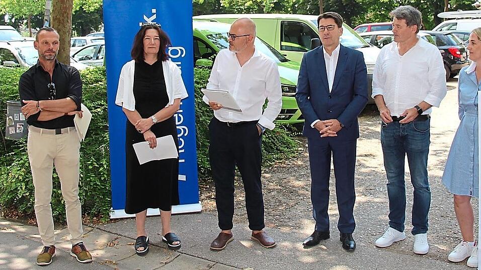 Michael Köstlinger (von links), Tanja Flemmig, Florian Plajer, Manfred Koller, Lucian Beggel und Christine Böhm erklärten das neue Parkraumkonzept. Michael Köstlinger (von links), Tanja Flemmig, Florian Plajer, Manfred Koller, Lucian Beggel und Christine Böhm erklärten das neue Parkraumkonzept.