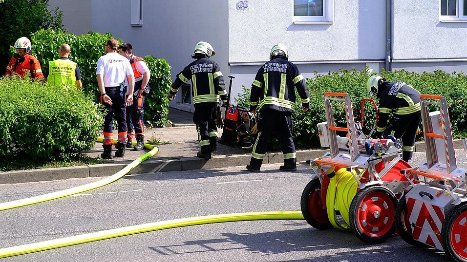 Die Freiwillige Feuerwehr hatte den K&uuml;chenbrand am Balkon schnell abgel&ouml;scht.