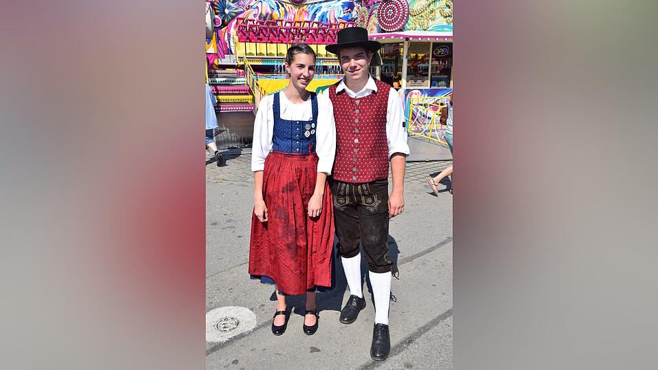 Tradition ist modern: Die Achtziger Jahre sind vorbei. Dieses Paar trägt, 2017, Dirndl und Lederhose ganz ohne Neonfarben. Tradition ist modern: Die Achtziger Jahre sind vorbei. Dieses Paar trägt, 2017, Dirndl und Lederhose ganz ohne Neonfarben.