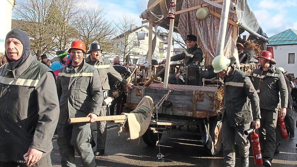 Die oide Feuerwehr im Einsatz.