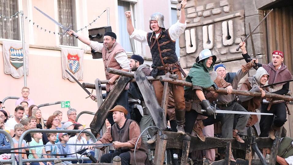 Bilder der Gruppe 'Gr&uuml;n' des Drachenstich-Festspiels.
