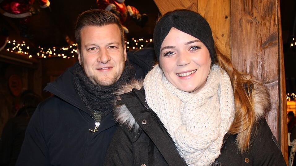 Der Christkindlmarkt und die Weihnachtspyramide geh&ouml;ren in der Adventszeit zu den beliebtesten Treffpunkten in Landshut.