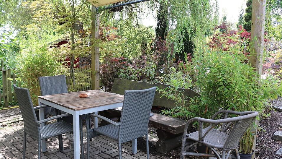 Der Gartenmarkt zeichnet sich durch seinen alten Baumbestand und seine realistische Gartengestaltung aus.