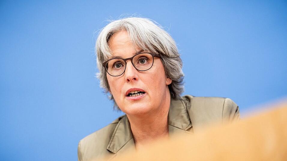 Die Unabhängige Bundesbeauftragte gegen sexuellen Missbrauch von Kindern und Jugendlichen, Kerstin Claus, sieht Fortschritte aber auch noch einen großen Handlungsbedarf im Kampf gegen sexuelle Gewalt gegen Kinder und Jugendliche. Die Unabhängige Bundesbeauftragte gegen sexuellen Missbrauch von Kindern und Jugendlichen, Kerstin Claus, sieht Fortschritte aber auch noch einen großen Handlungsbedarf im Kampf gegen sexuelle Gewalt gegen Kinder und Jugendliche.
