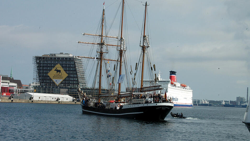 Rückkehr und Begrüßung am 24.04.2010 in Kiel Rückkehr und Begrüßung am 24.04.2010 in Kiel