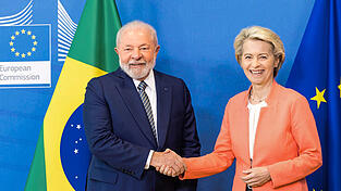 Luiz Inacio Lula da Silva und Ursula von der Leyen treffen in Brüssel aufeinander. Zwischen der EU und Südamerika könnte eine der größten Freihandelszonen entstehen.