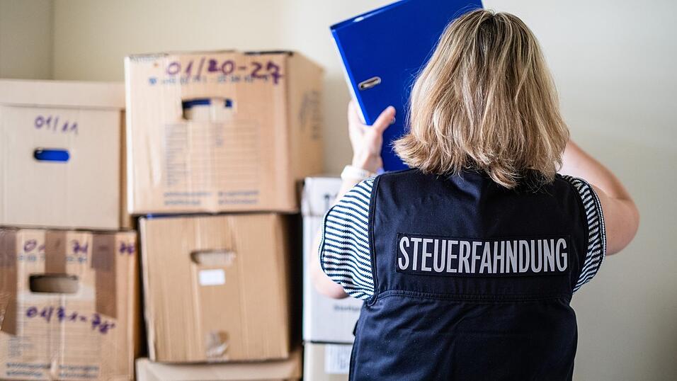 Unter anderem im Bereich der Steuerfahndung sehen die bayerischen Gr&uuml;nen Nachholbedarf bei der Staatsregierung.