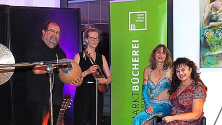 Die Erzählerin Agnes O. Eisenreich, Tanzpädagogin Katja Unger-Qraini sowie die Musiker Lucia Wagner und Stefan Huber (v.l.) begeisterten mit ihrem Programm in der Marktbücherei.