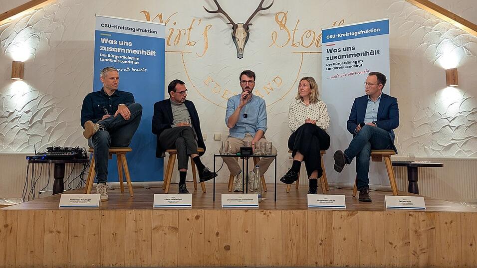 Alexander Neulinger, Klaus Holetschek, Maximilian Ganslmeier, Magdalena Dauer und Florian Hölzl (v.l.). Alexander Neulinger, Klaus Holetschek, Maximilian Ganslmeier, Magdalena Dauer und Florian Hölzl (v.l.).