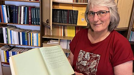 Rita Scharl brennt seit über 40 Jahren für die Ahnenforschung. Ihren eigenen Stammbaum hat sie bis ins Jahr 1499 zurückverfolgt. Rita Scharl brennt seit über 40 Jahren für die Ahnenforschung. Ihren eigenen Stammbaum hat sie bis ins Jahr 1499 zurückverfolgt.