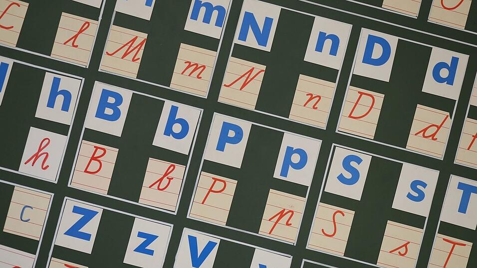 In den privaten Haushalten wird hierzulande ganz überwiegend Deutsch gesprochen: Rund 77 Prozent der Bürgerinnen und Bürger in Deutschland sprachen im Jahr 2023 zu Hause ausschließlich Deutsch, wie das Statistische Bundesamt mitteilt (Symbolbild). In den privaten Haushalten wird hierzulande ganz überwiegend Deutsch gesprochen: Rund 77 Prozent der Bürgerinnen und Bürger in Deutschland sprachen im Jahr 2023 zu Hause ausschließlich Deutsch, wie das Statistische Bundesamt mitteilt (Symbolbild).