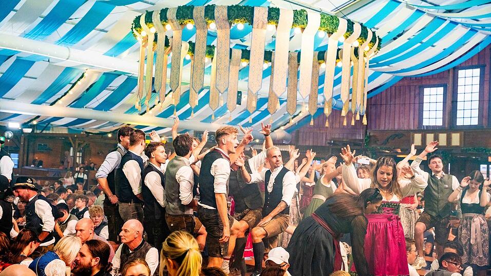 Die Partybilder vom Montag, 17. August, aus dem Festzelt Wenisch. Die Partybilder vom Montag, 17. August, aus dem Festzelt Wenisch.