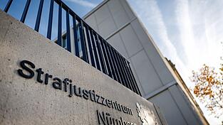 Der mutmaßliche Betrug war bei einer Prüfung der Kassenärztlichen Vereinigung Bayerns (KVB) aufgefallen, diese stellte daraufhin Anzeige. (Archivbild) Der mutmaßliche Betrug war bei einer Prüfung der Kassenärztlichen Vereinigung Bayerns (KVB) aufgefallen, diese stellte daraufhin Anzeige. (Archivbild)