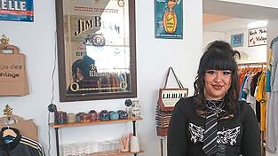 Leyla ist Barista und Modeprofi im Regardez Vintage. Leyla ist Barista und Modeprofi im Regardez Vintage.
