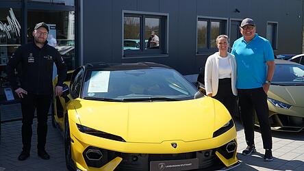 Alexander Woller, Jana Petzenhauser und Martin Petzenhauser haben das Oldtimer- und Sportwagentreffen organisiert.