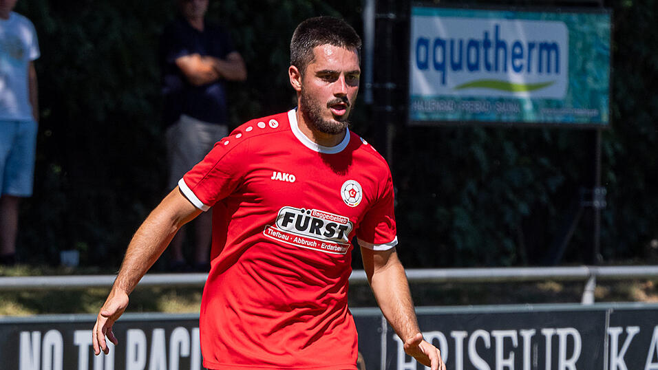 Asllan Shalaj ist Spielertrainer des Landesligisten Türk Gücü Straubing. Obwohl der Klub in der Spielklasse als Aufsteiger an den Start geht, steht man nach sechs Spielen auf Tabellenplatz drei. Asllan Shalaj ist Spielertrainer des Landesligisten Türk Gücü Straubing. Obwohl der Klub in der Spielklasse als Aufsteiger an den Start geht, steht man nach sechs Spielen auf Tabellenplatz drei.