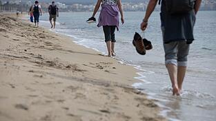 Sommer, Sonne, Strand: Zu den beliebtesten Reisezielen der Deutschen zählt wieder einmal Spanien. (Archivbild)