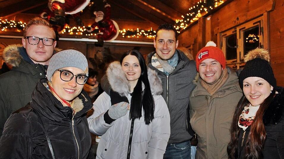 Am Donnerstagabend ist der Landshuter Christkindlmarkt eröffnet worden. Am Donnerstagabend ist der Landshuter Christkindlmarkt eröffnet worden.